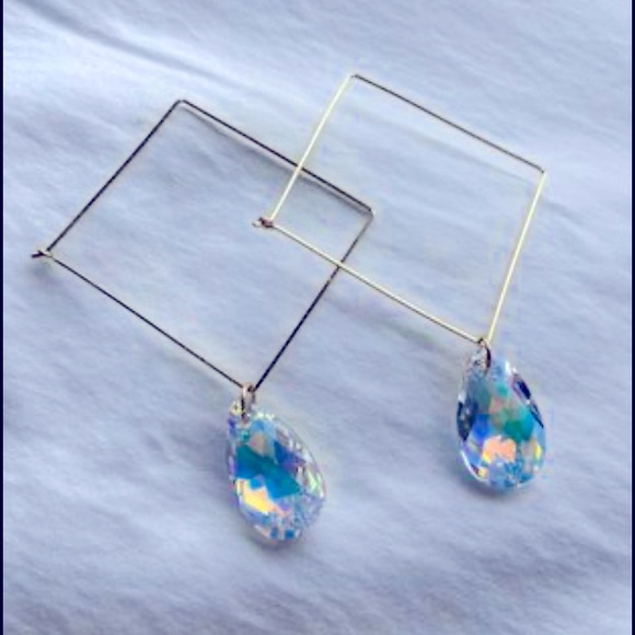Jewelry - Sarah Briggs earrings